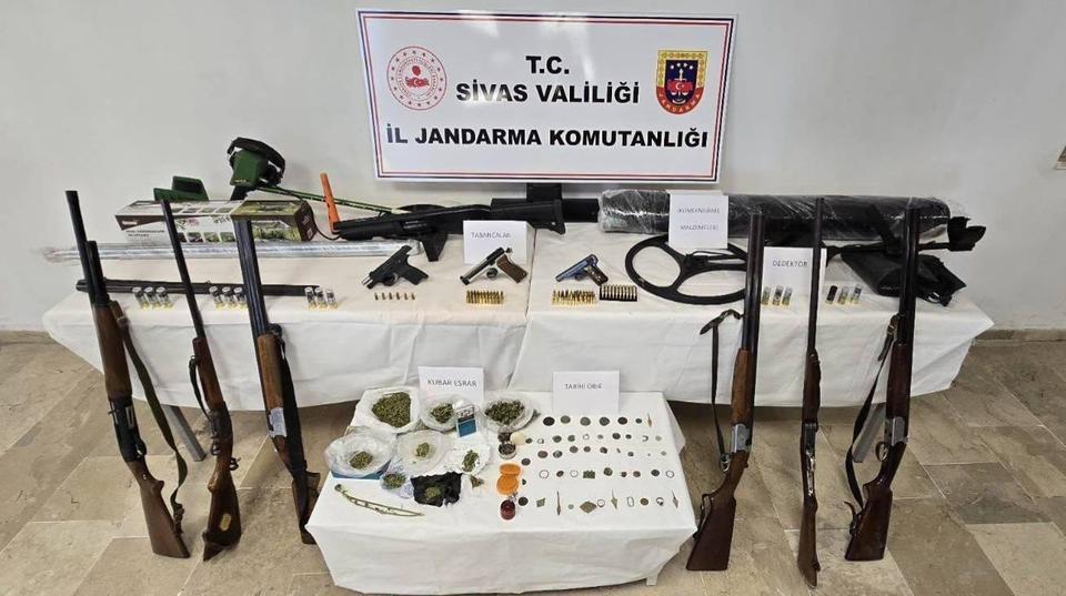 Uyuşturucu tacirlerine jandarma operasyonu