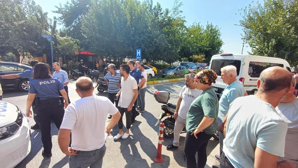 AYDIN'DA YOL VERME TARTIŞMASI TRAFİKTE TARTIŞAN ŞAHISLARI MAHALLELİ AYIRMAYA ÇALIŞTI GAZETECİYE POLİSTEN "BENİ ÇEKME" UYARISI