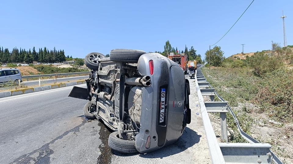 SÖKE'DEKİ KAZADA İKİ ARAÇ DEVRİLDİ: 4 YARALI