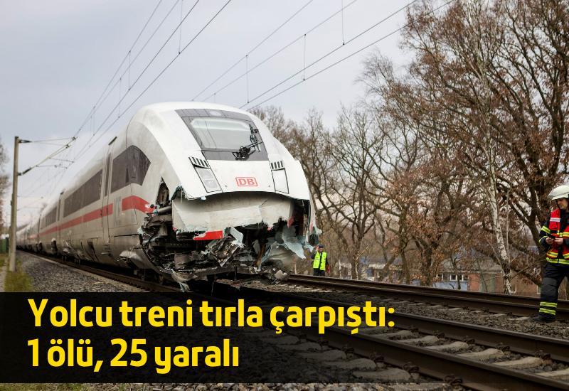 Yolcu treni tırla çarpıştı: 1 ölü, 25 yaralı