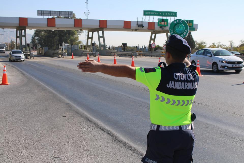 AYDIN'DA OTOYOL JANDARMA KOMUTANLIĞI GÖREVE BAŞLADI JANDARMA 144 KİLOMETRELİK OTOYOLDA HAVADAN VE KARADAN DENETİM YAPACAK