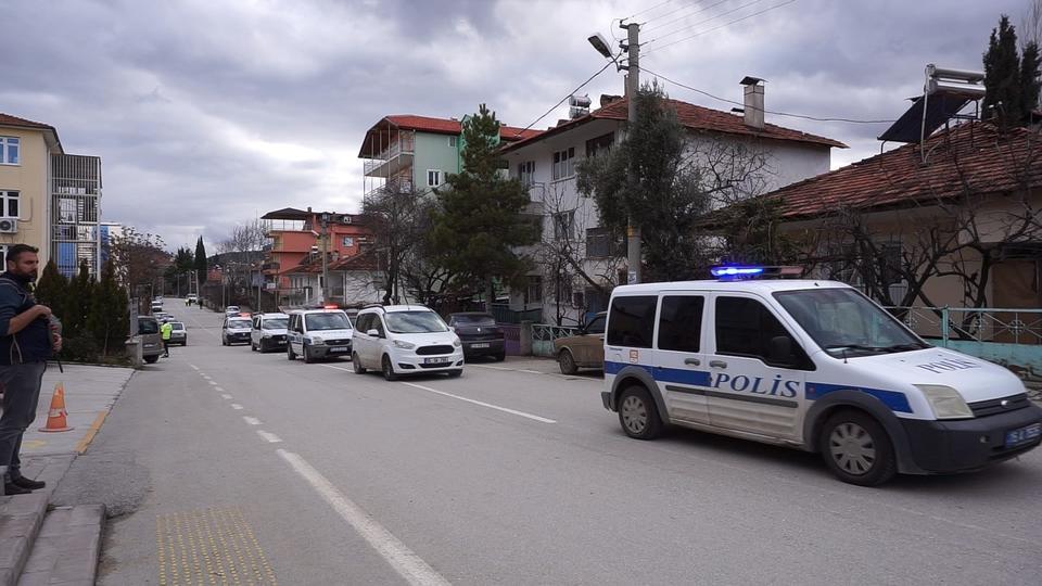 BURDUR'DA ORGANİZE İŞLENDİĞİ İDDİA EDİLEN KADIN CİNAYETİNDE 3 SANIK HAKKINDA AĞIRLAŞTIRILMIŞ MÜEBBET İSTENİYOR KATİL ZANLISI: "ARKADAŞIM ELİNE BIÇAK VERİP 'SANA ÇOK BÜYÜK YANLIŞ YAPTILAR, NAMUSUNU TEMİZLE' DEDİ" ÖZLEM ŞIMARIK CİNAYETİNDE KATİL ZANLISI ESKİ KOCA İLE ONA YARDIM EDEN 8 TUTUKLU HAKKINDA HAZIRLANAN İDDİANAME TAMAMLANDI KATİL ZANLISI ESKİ KOCA VE 2 SANIĞA AĞIRLAŞTIRILMIŞ MÜEBBET İSTENİRKEN DİĞER 6 SANIĞA 20 YIL HAPİS CEZASI İSTENDİ