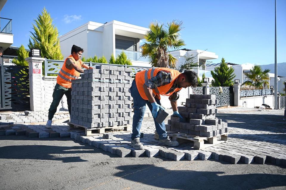 Kuşadası Belediyesi’nden Soğucak’ta yol yapım çalışması