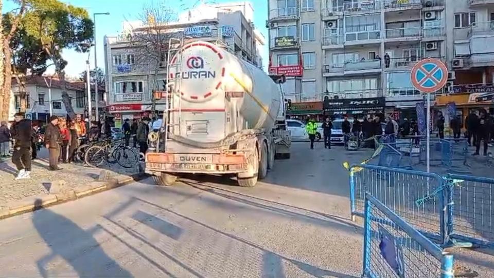 İzmir’de tırın çarptığı 2 kadın hayatını kaybetti