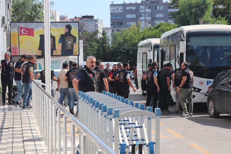 İzmir'deki olayda 27 şüpheli adliyeye sevk edildi