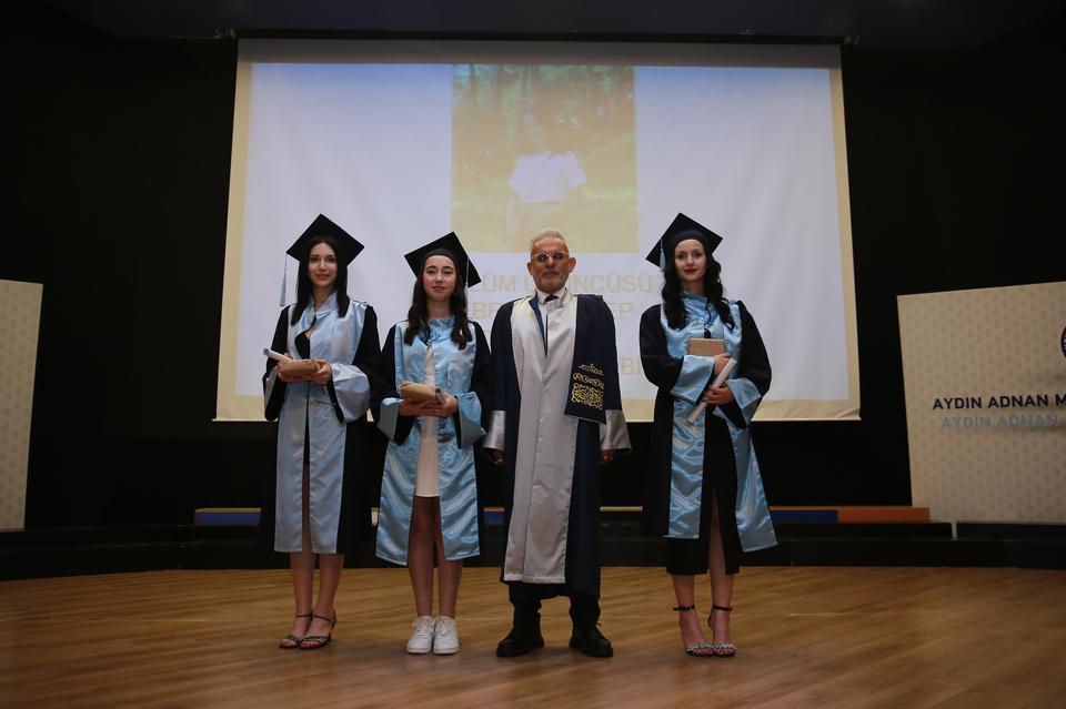 İTBF'nin mezunları törenle uğurlandı