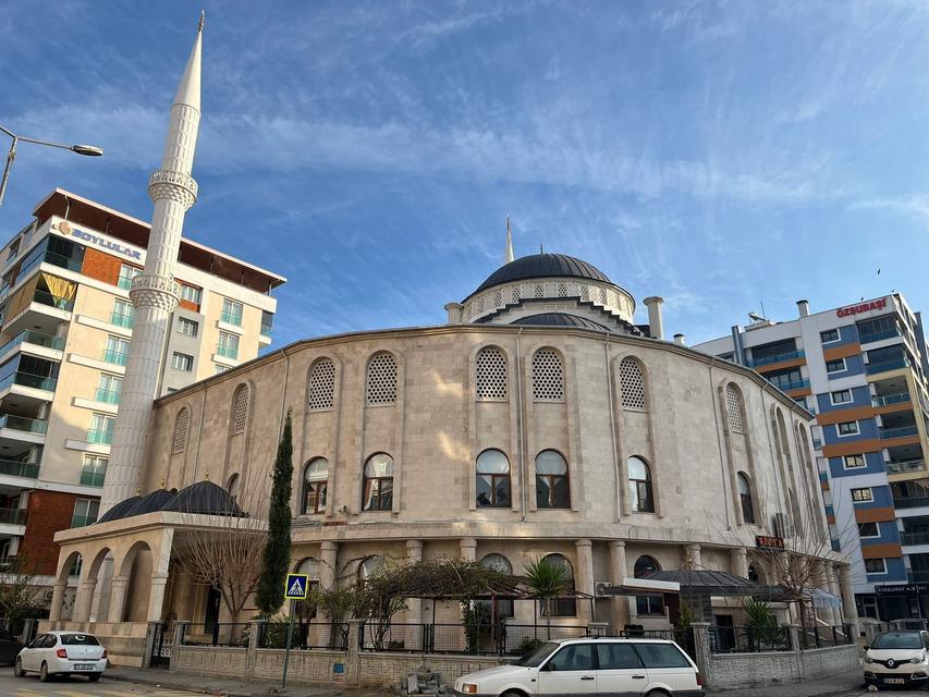 NAMAZ KILARKEN HAYATINI KAYBEDEN HAYIRSEVER VATANDAŞA VEFA ÖRNEĞİ