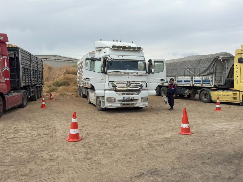Kullandığı tırın içinde ölü bulundu