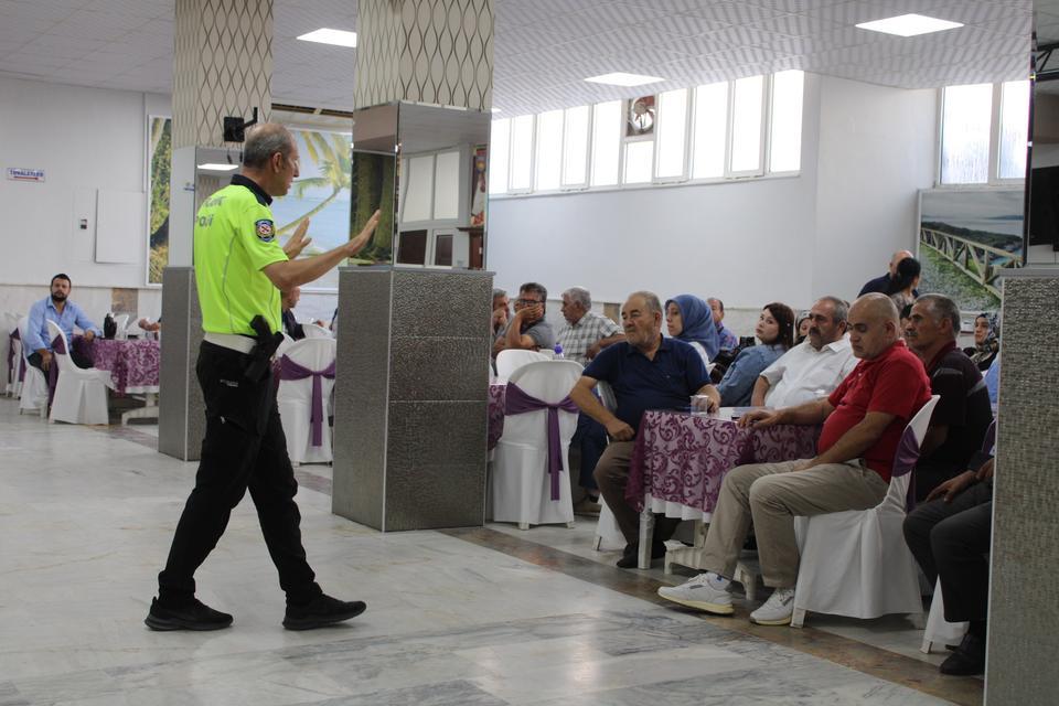 Aydın’da servis şoförleri ve rehber personellere trafik eğitimi