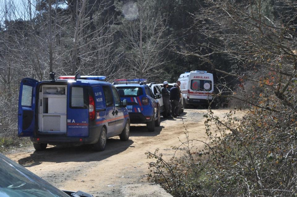 Park halindeki kamyonette başından vurulmuş halde bulundu