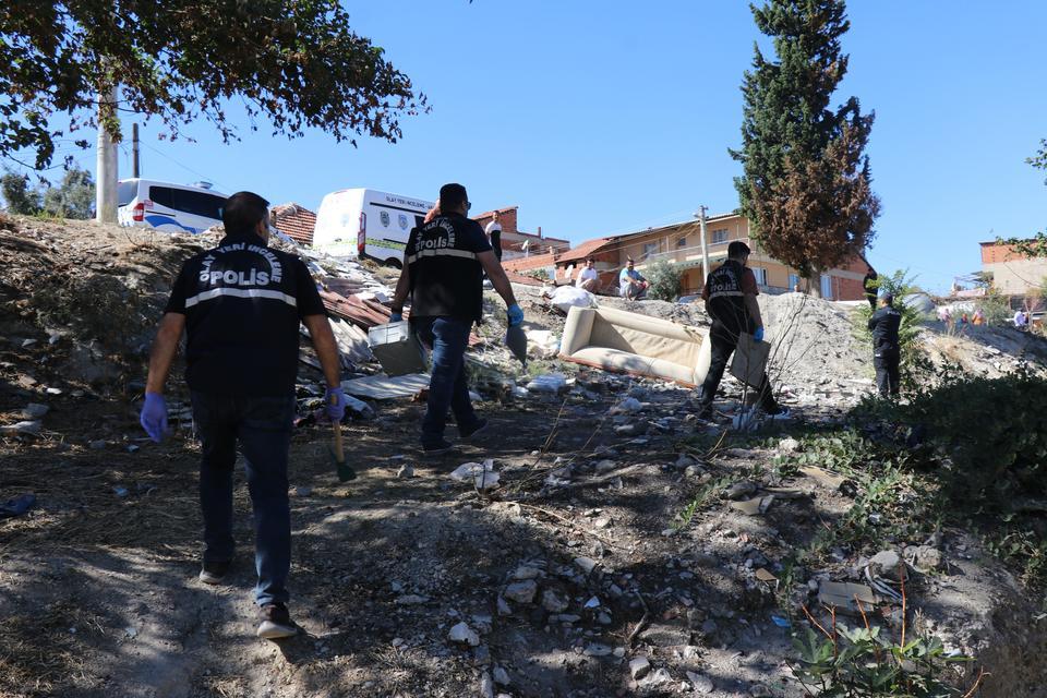 BOŞ ARAZİDE İNSAN KEMİKLERİ BULUNDU KEMİKLERİN KAYIP ALZHEİMER HASTASI KADINA AİT OLDUĞU DEĞERLENDİRİLİYOR