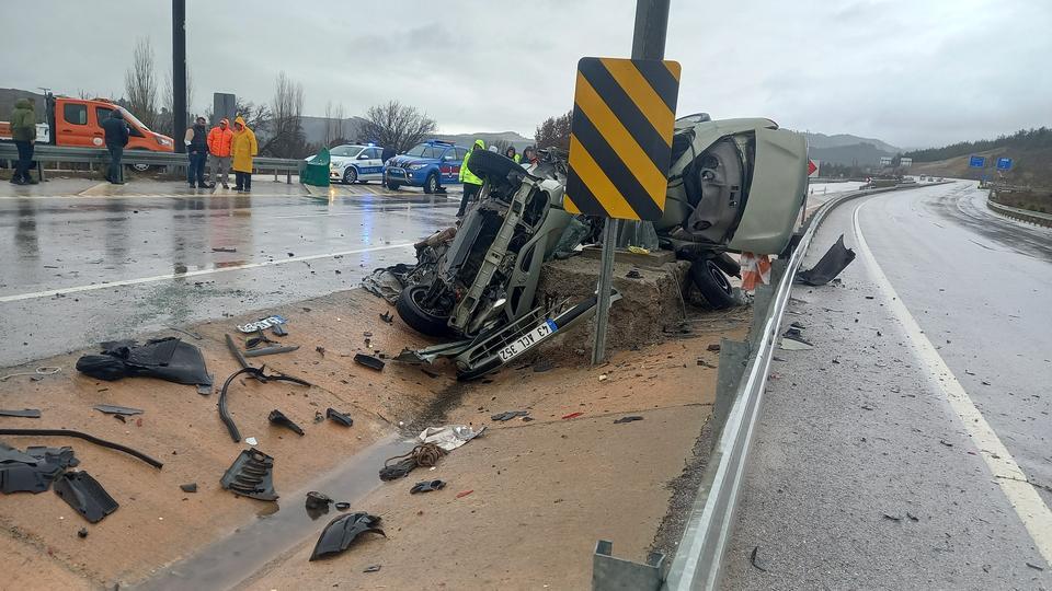 GEDİZ'DE YAĞIŞ KAZA GETİRDİ: 1 ÖLÜ