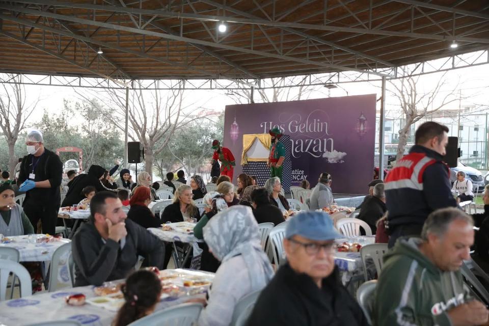 Didim Belediyesi vatandaşları iftar sofralarında buluşturuyor