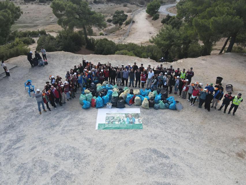 KAVŞİT YAYLASI'NDA ORMANLAR ÇÖPTEN ARINDIRILDI