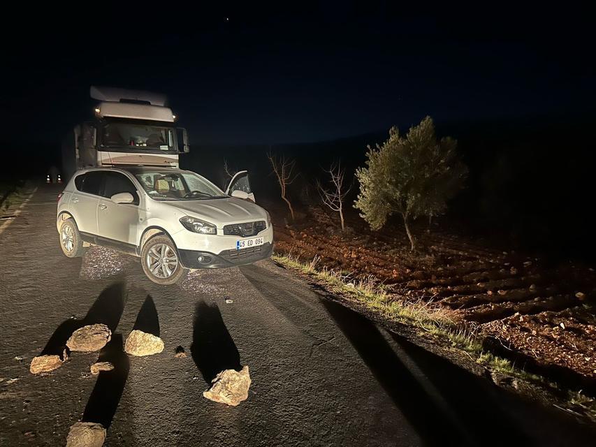 Meclis üyesinin aracı çapraz ateşe tutuldu