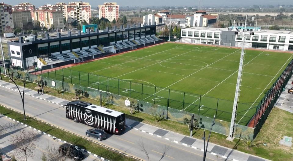 Sözleşmesi iptal edilen futbol kulübü tesisleri boşalttı