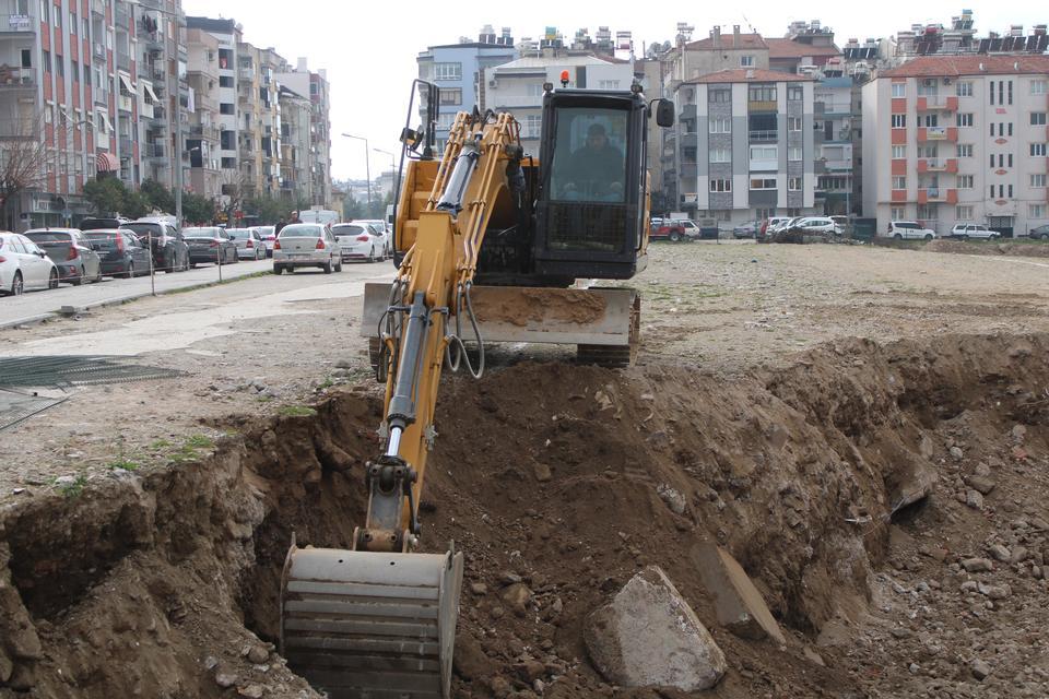 STADYUM İÇİN DÜĞMEYE BASILDI, ÇALIŞMALAR BAŞLADI AYDIN'A 6 BİN KİŞİLİK STADYUM İÇİN İLK KEPÇE VURULDU