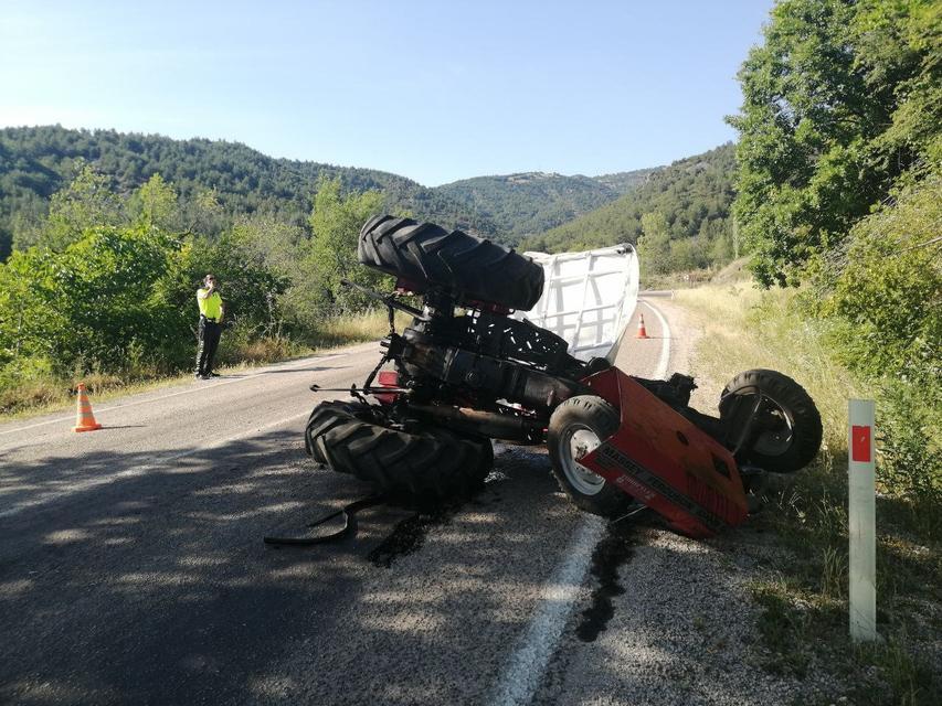 Traktör devrildi: 1 yaralı
