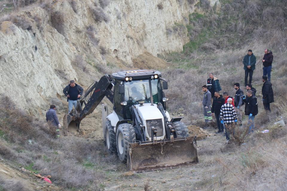 DENİZLİ'DE KAN DONDURAN OLAY; AKSATILAN GEBE KONTROLÜ BEBEĞİN GÖMÜLDÜĞÜNÜ ORTAYA ÇIKARDI 7 AYLIK İKEN BEBEĞİN ÖLÜ DOĞDUĞUNU İLERİ SÜREN SEVGİLİLER, GÖMDÜKLERİNİ İTİRAF ETTİ