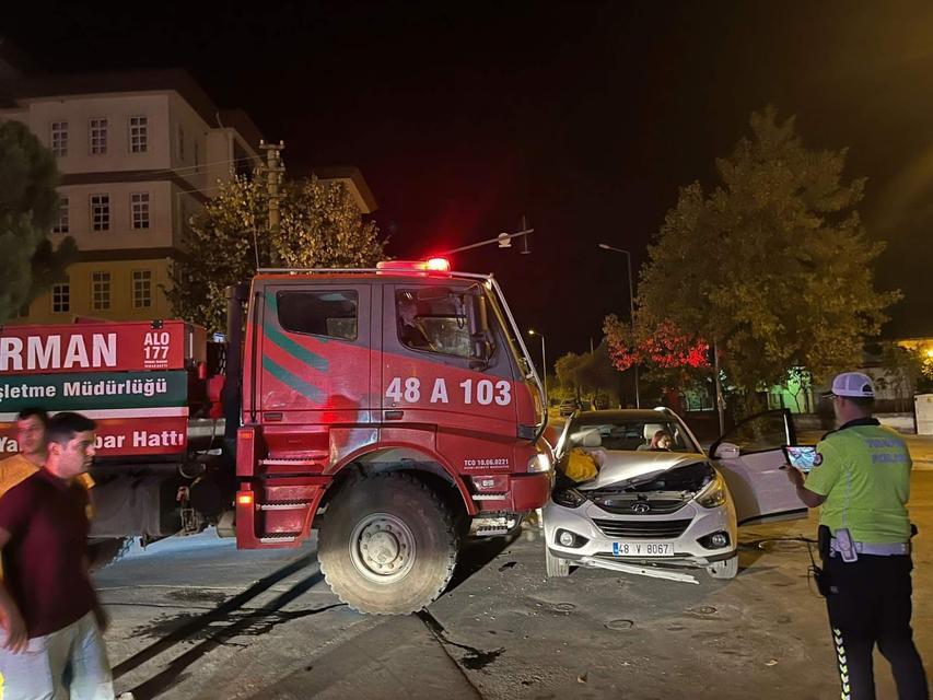 MENTEŞE'DE TRAFİK KAZASI: 1 YARALI