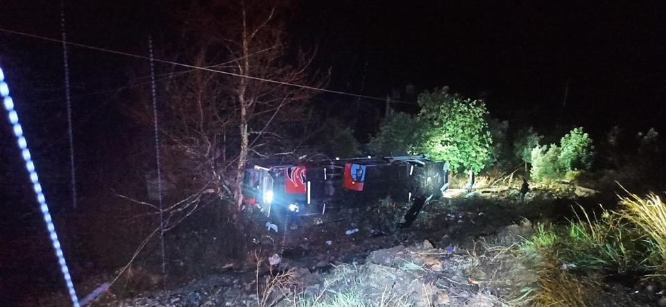 ANTALYA'DAKİ YOLCU OTOBÜSÜ KAZASINDAN ÖLÜM HABERİ GELDİ 10'U AĞIR 33 KİŞİNİN YARALANDIĞI OTOBÜS KAZASINDA 74 YAŞINDAKİ YOLCU, HASTANEDE HAYATINI KAYBETTİ