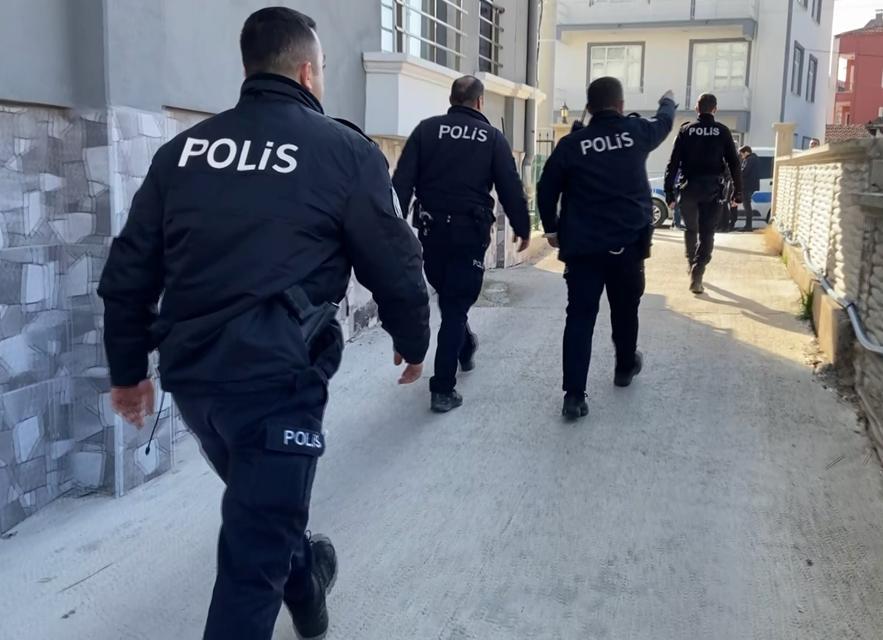 Nefes kesen polis-şüpheli kovalamacası kamerada