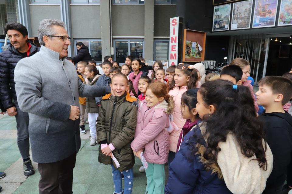 Başkan Tetik’ten minik öğrencilere sürpriz