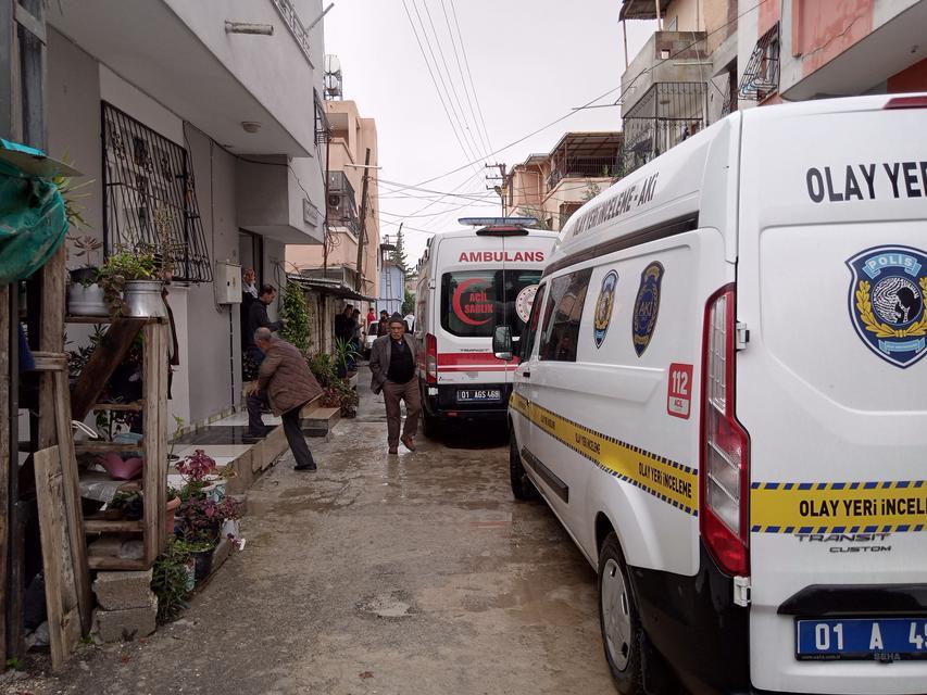 CİNNET GEÇİREN ŞAHIS, KARISINI ÖLDÜRDÜ, ANNESİNİ DE AĞIR YARALADI