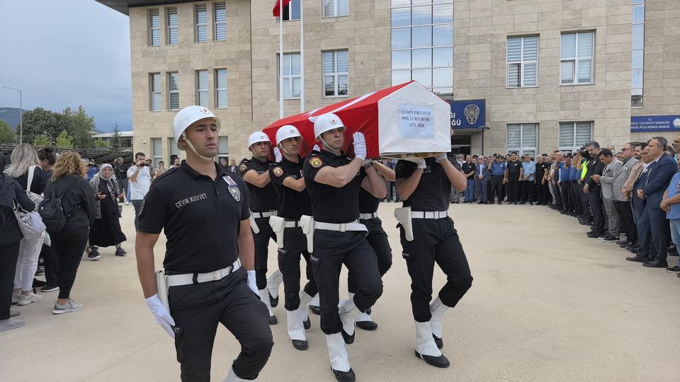 KANSERE YENİK DÜŞEN EMEKLİ POLİS SON YOLCULUĞUNA UĞURLANDI