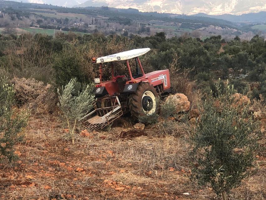 Traktörden düşen çiftçi yaralandı