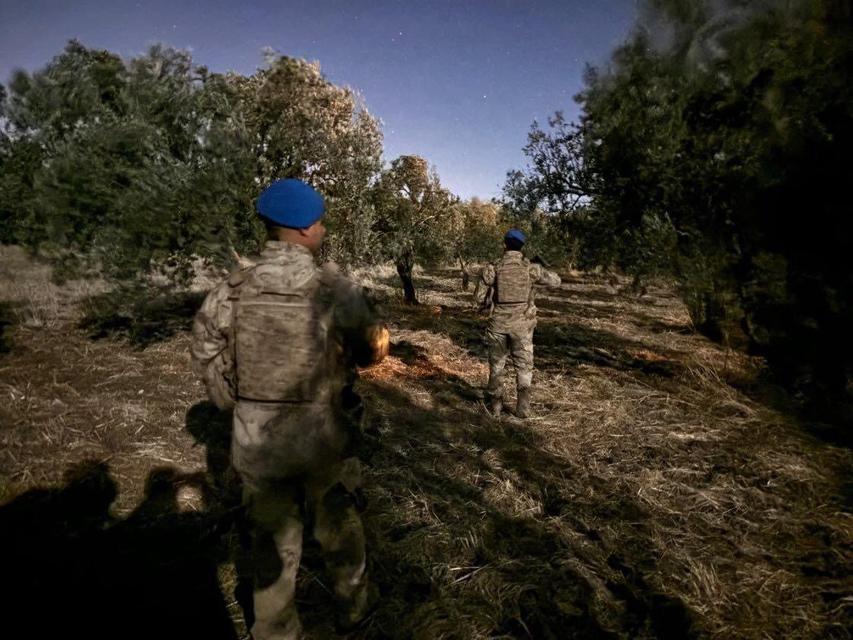 Çiftçinin zeytinine jandarma koruması