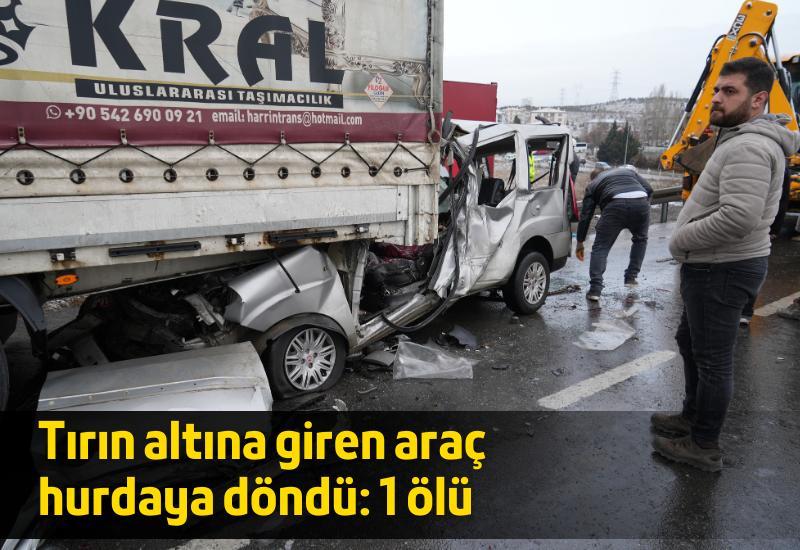 Tırın altına giren araç hurdaya döndü: 1 ölü