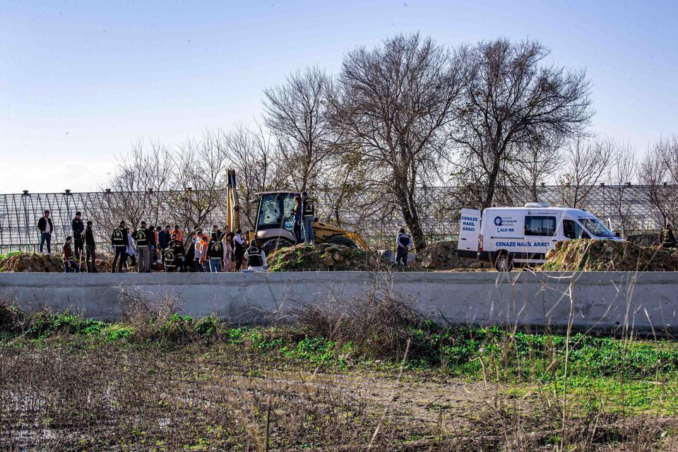 BALDIZ VE KURYE CİNAYETİNDE BİRİ AĞIRLAŞTIRILMIŞ, ÜÇ MÜEBBET HAPİS TALEBİ SAVCI, BOYACI İÇİN ALİ DİKEN'İ 'TASARLAYARAK ÖLDÜRME SUÇU'NDAN AĞIRLAŞTIRILMIŞ MÜEBBET HAPİS TALEP EDERKEN, SANIĞA AYRICA ZEYNEP ECE AKSAY'I ÖLDÜRME SUÇUNDAN DA ÖMÜR BOYU HAPİS İSTEDİ DURUŞMA SAVCISI, SANIĞIN EŞİ İ.B.'YE DE ZEYNEP ECE AKSAY'A YÖNELİK ÖLDÜRME FİİLİNDEN DOLAYI MÜEBBET TALEP EDERKEN, YİNE İ.B.'NİN ALİ DİKEN'İN ÖLDÜRÜLMESİNE YARDIM ETME SUÇUNDAN DA CEZA ALMASINI İSTEDİ