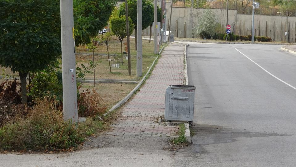 ÇÖPE ATILAN YENİ DOĞAN BEBEĞİ BULAN VATANDAŞ KONUŞTU: "BOĞULSUN DİYE POŞETİN AĞZINI SIKICA BAĞLAMIŞLAR"