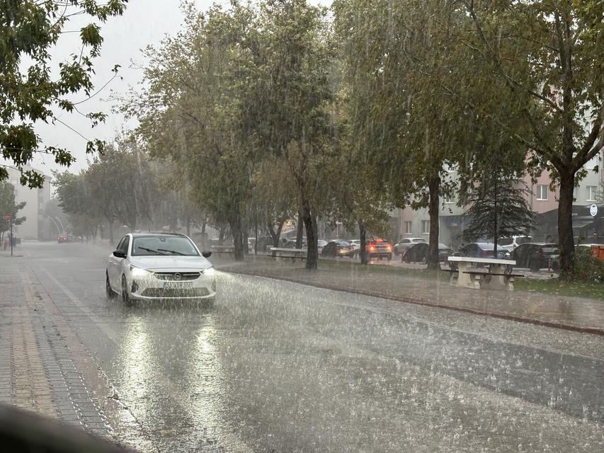 EDİRNE'DE ŞİDDETLİ YAĞMUR ZOR ANLAR YAŞATTI