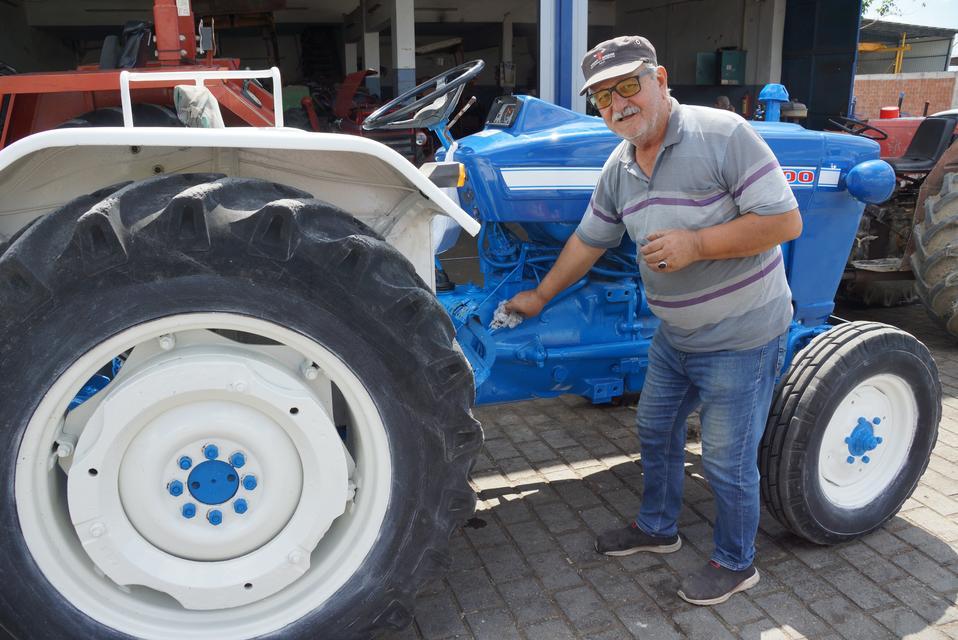 "Kendim aç gezerim ama traktörüme bakarım"