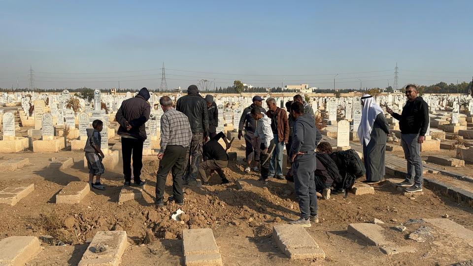 SURİYE'DE KADINLARIN GÖMÜLDÜĞÜ TOPLU MEZARLAR BULUNDU