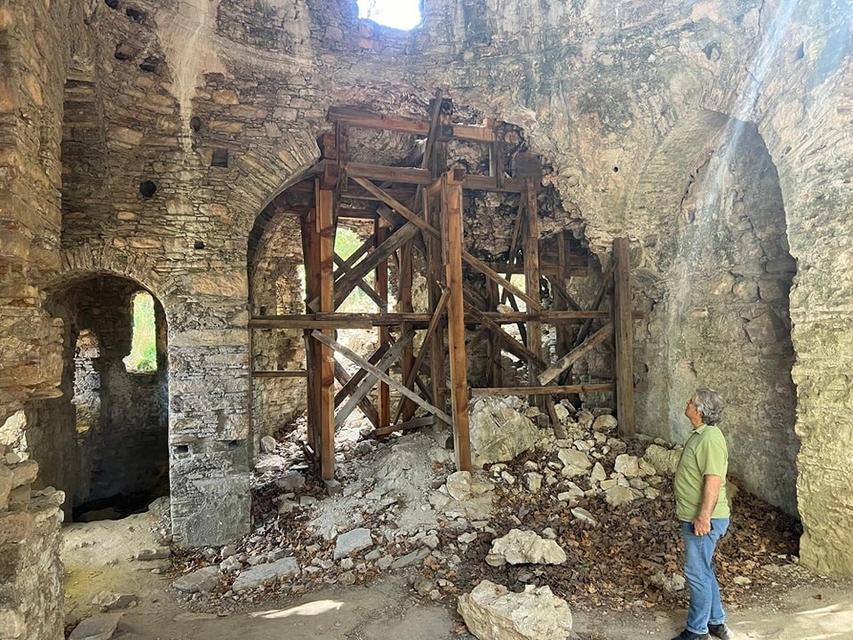 KAYMAKAM KEKLİK, ZİRVEYE GİZLENMİŞ 900 YILLIK MANASTIRI İNCELEDİ