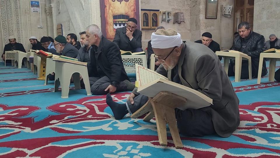 DİYARBAKIR'DA YAKLAŞIK 9 ASIRLIK CAMİDE MUKABELE GELENEĞİ YAŞATILIYOR