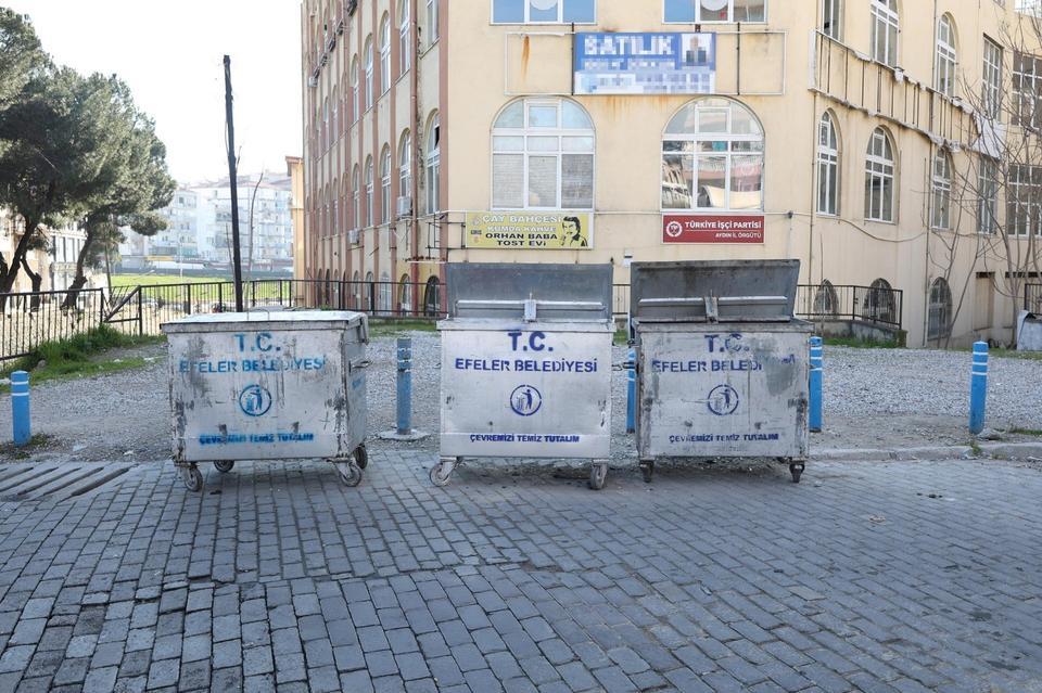 EFELER'DE BELEDİYE EKİPLERİNCE TEMİZLİK AKSAMIYOR BAŞKAN YETİŞKİN: "VATANDAŞLARIMIZIN MAĞDUR OLMASINA İZİN VERMEYECEĞİZ"