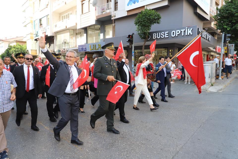 NAZİLLİ KURTULUŞ GÜNÜNÜ COŞKUYLA KUTLADI