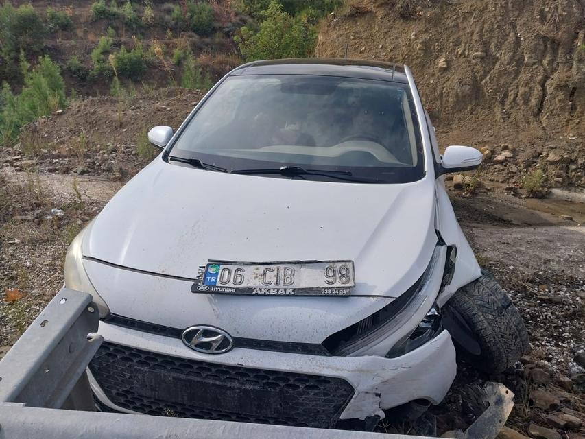 BURDUR'DA 3 ARAÇLI ZİNCİRLEME KAZA: 5 YARALI