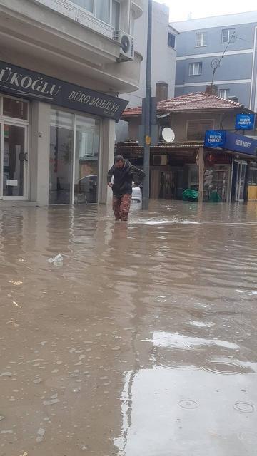 Aydın'da sağanak yaşamı olumsuz etkiledi