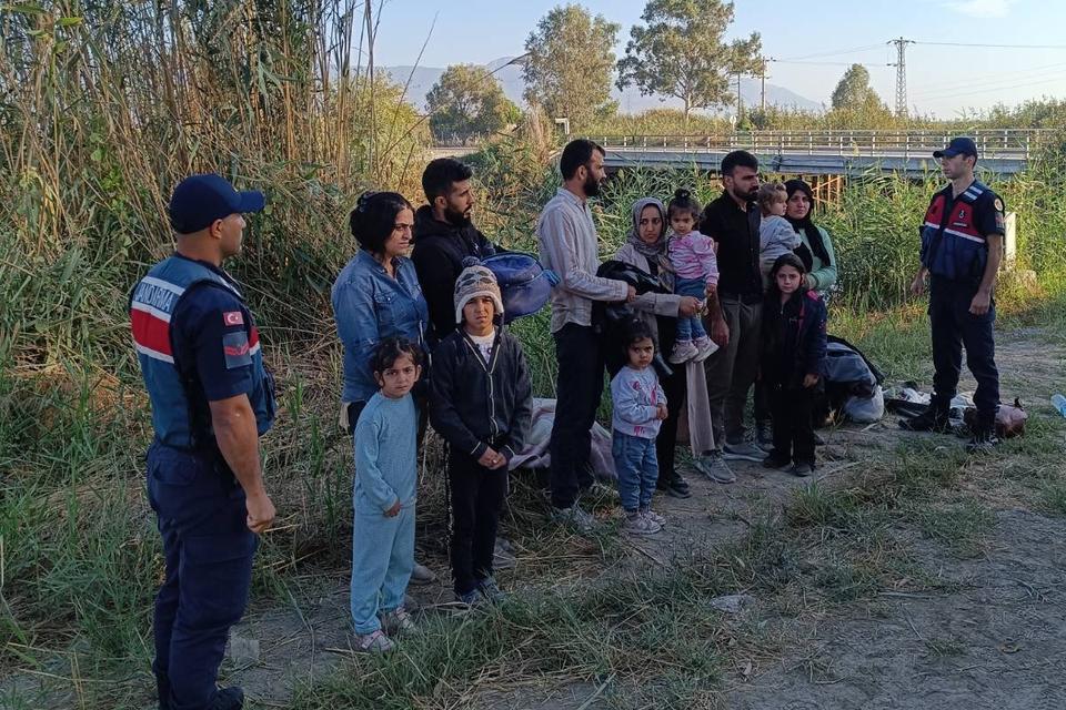 Söke'de 13 düzensiz göçmen yakalandı