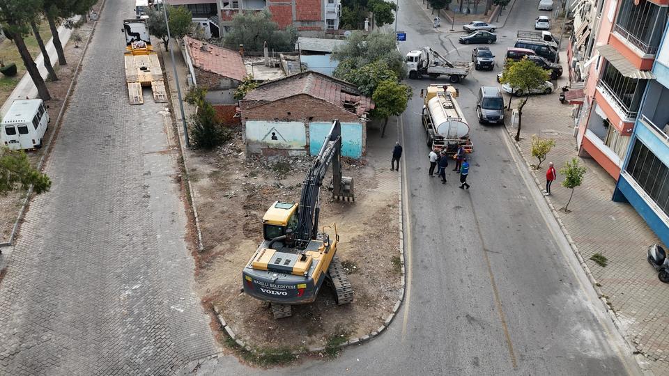 Nazilli metruk binalardan arındırılıyor