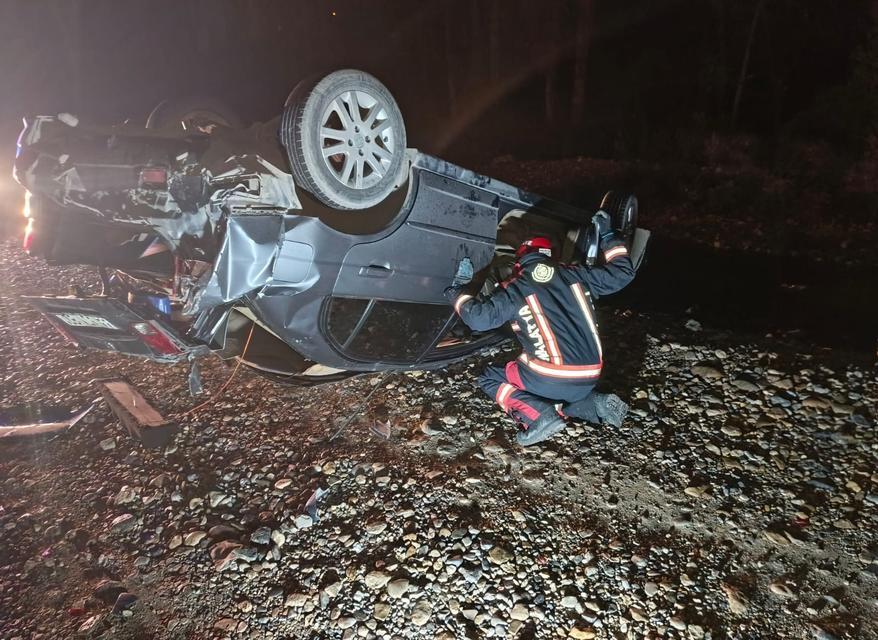 Yoldan çıkan araç devrildi: 2 yaralı