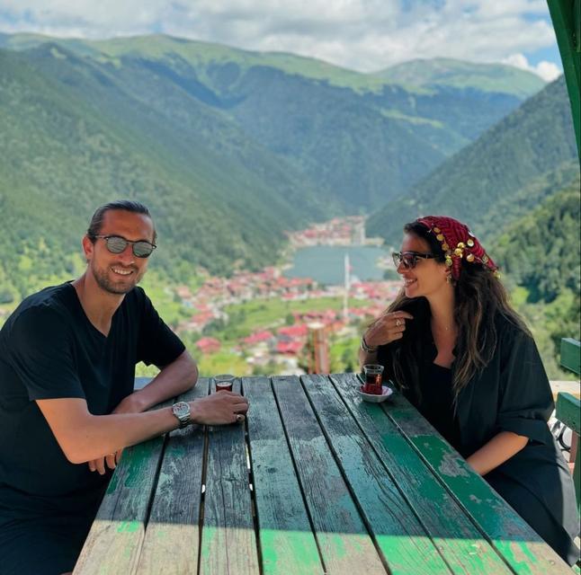 Yusuf Yazıcı ve Melisa Aslı Pamuk çifti Trabzon'da