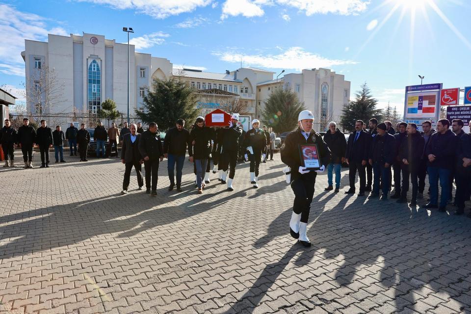 Kalp krizi geçiren polis memuru memleketine uğurlandı