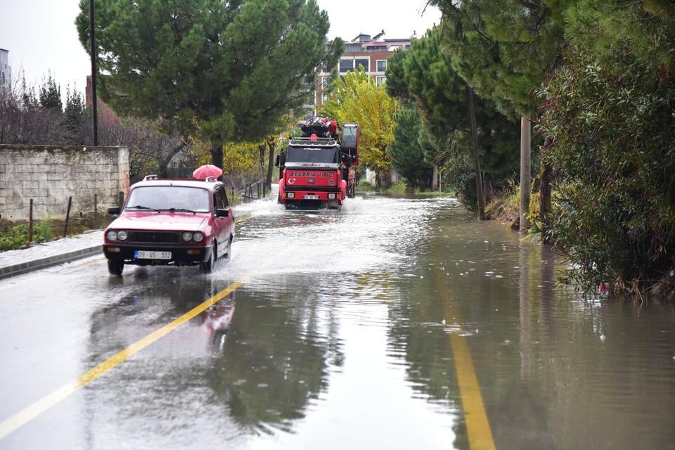 İncirliova'da yetersiz alt yapı yine gün yüzüne çıktı