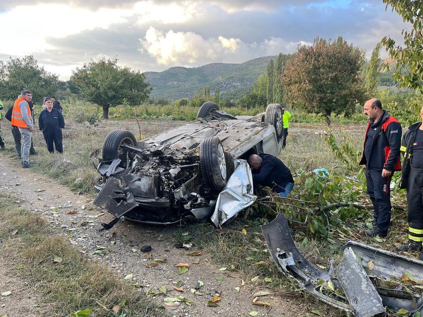 ŞARAMPOLE UÇAN OTOMOBİLDEKİ ANNE HAYATINI KAYBETTİ, EŞİ VE BEBEĞİ YARALANDI